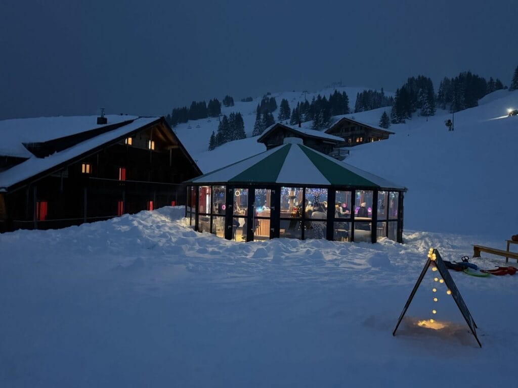 La yourte du Chalet Montriond, le soir